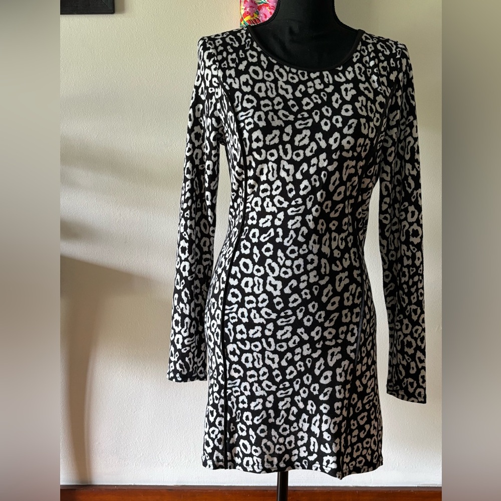 No Boundaries- Slip-on Cheetah Prints Mini Dress-Size M( 7-9) Stretchy material.